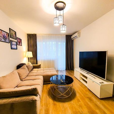 Luxurious Retreat 1Br Apartment With Netflix, Private Parking And Self Check In Popesti-Leordeni Экстерьер фото