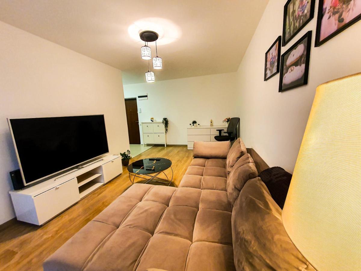 Luxurious Retreat 1Br Apartment With Netflix, Private Parking And Self Check In Popesti-Leordeni Экстерьер фото
