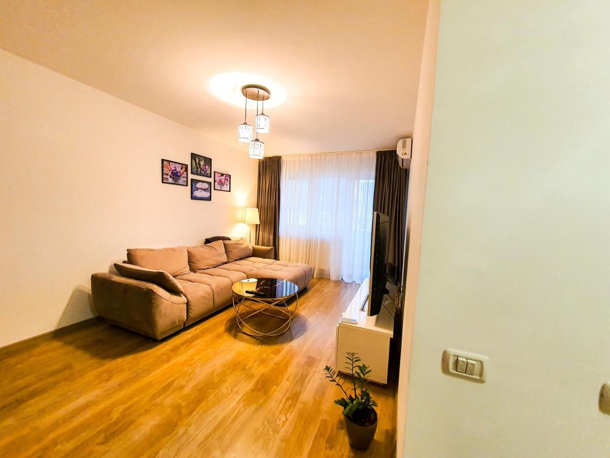 Luxurious Retreat 1Br Apartment With Netflix, Private Parking And Self Check In Popesti-Leordeni Экстерьер фото
