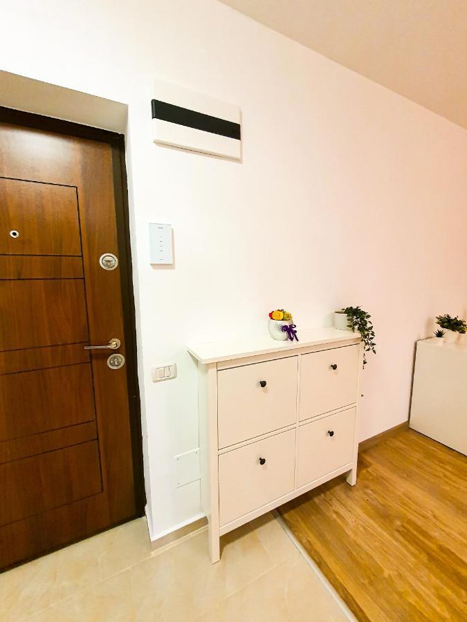 Luxurious Retreat 1Br Apartment With Netflix, Private Parking And Self Check In Popesti-Leordeni Экстерьер фото